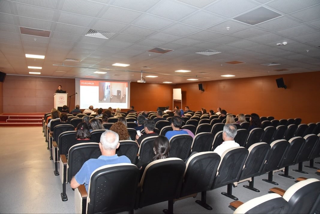 Mehmet Akif Ersoy Devlet Hastanesi’nde tesis ve hasta güvenliği konuşuldu