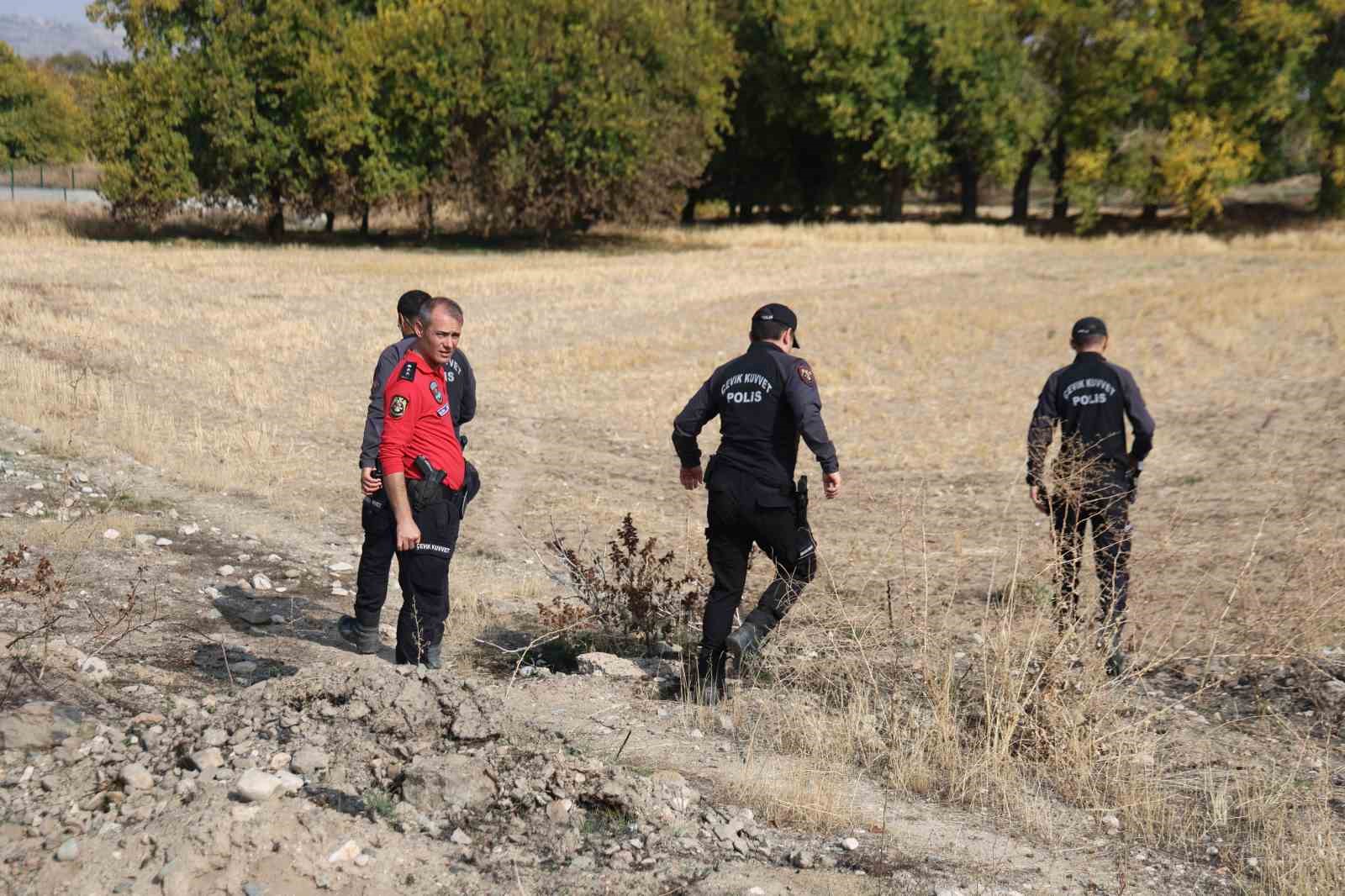 Vali Hatipoğlu kaybolan çocuğun arandığı alanda incelemelerde bulundu