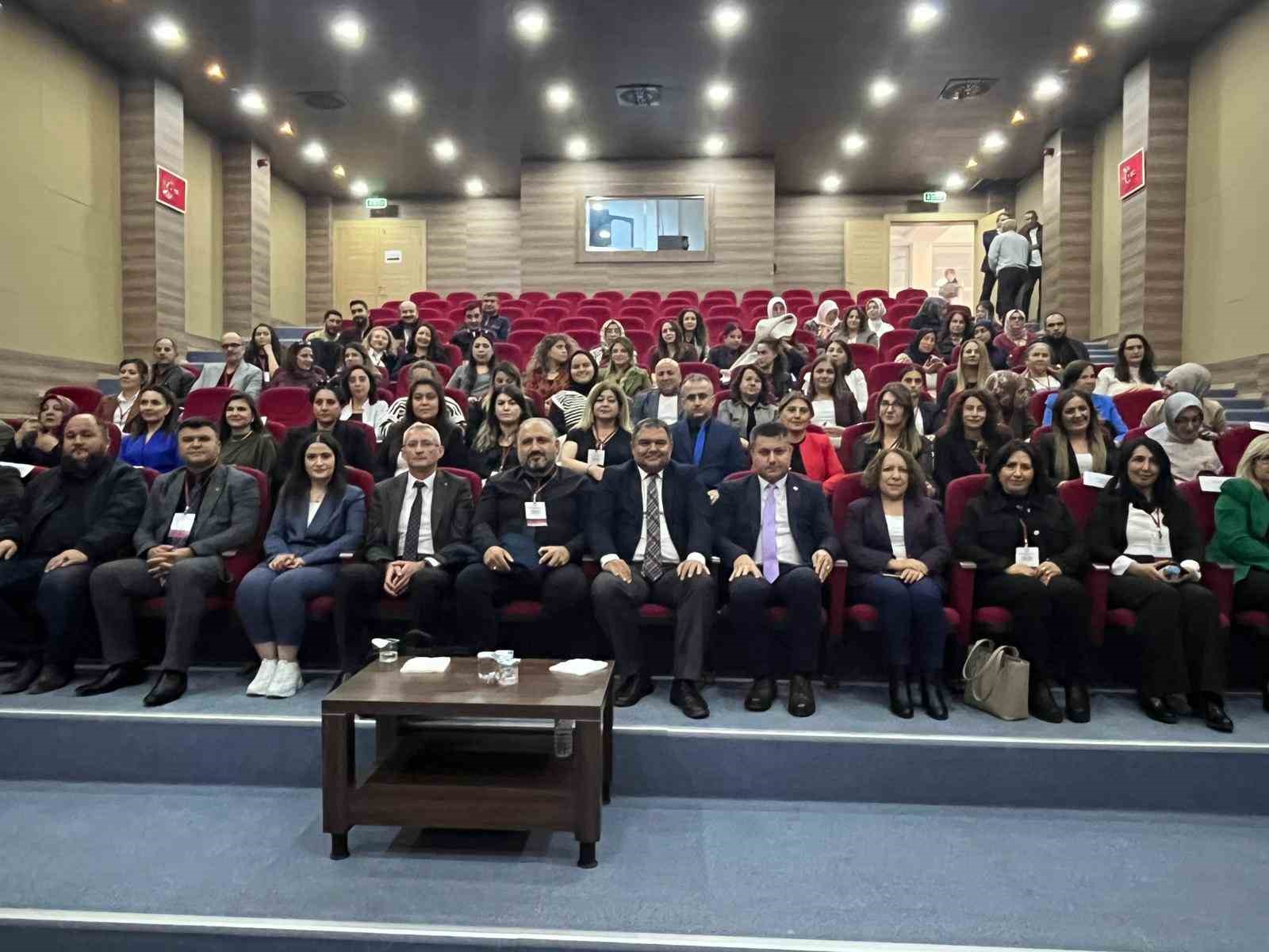Kırşehir’de kadına şiddet masaya yatırıldı
