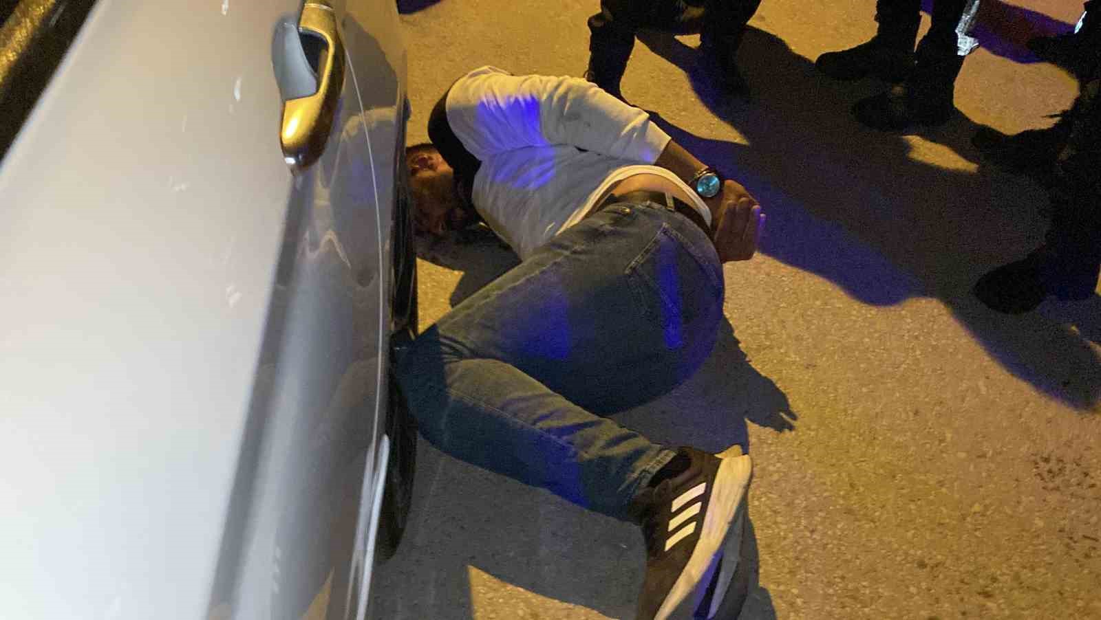 Aksaray’da bekçiler ile şüpheli arasındaki kovalamaca kamerada