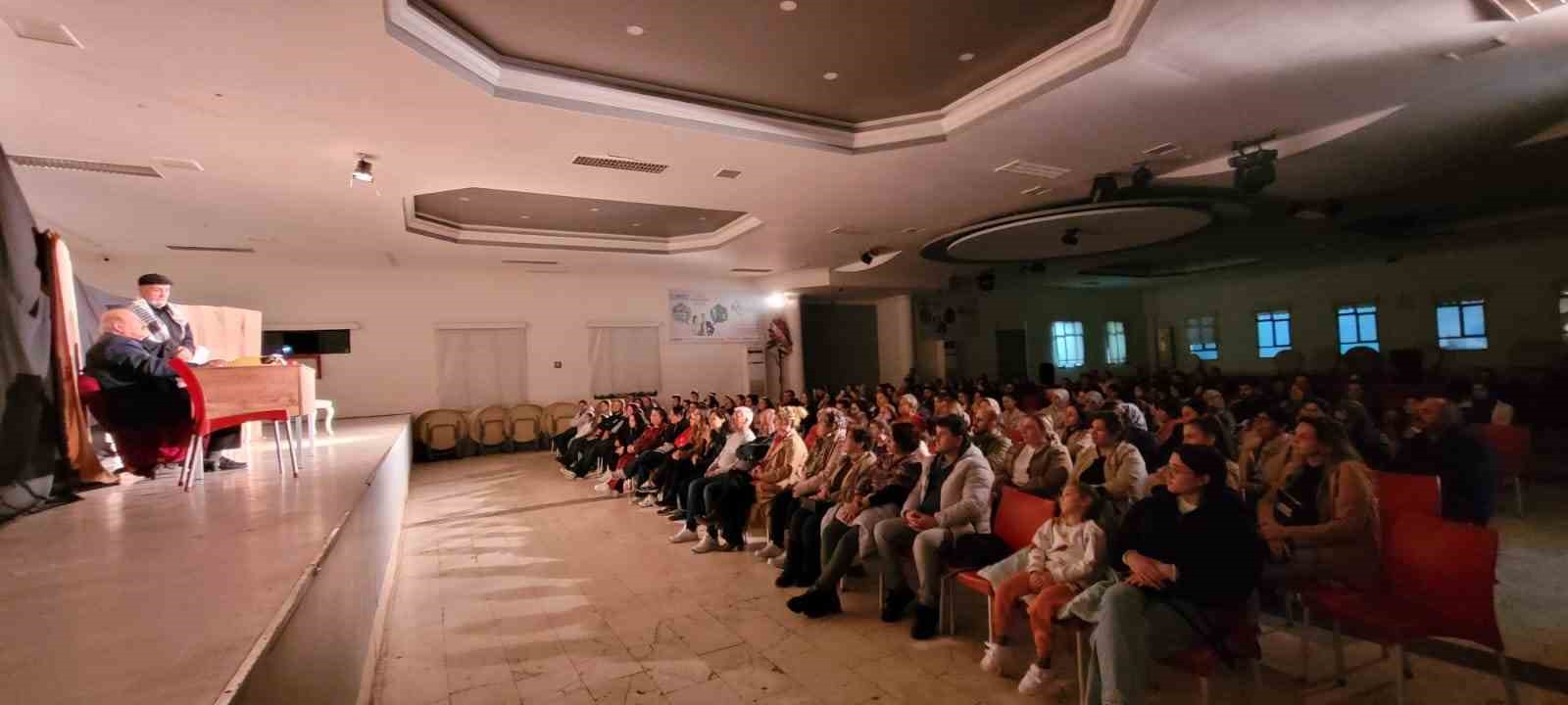 Sarıgöl’de tiyatro etkinliği büyük beğeni topladı