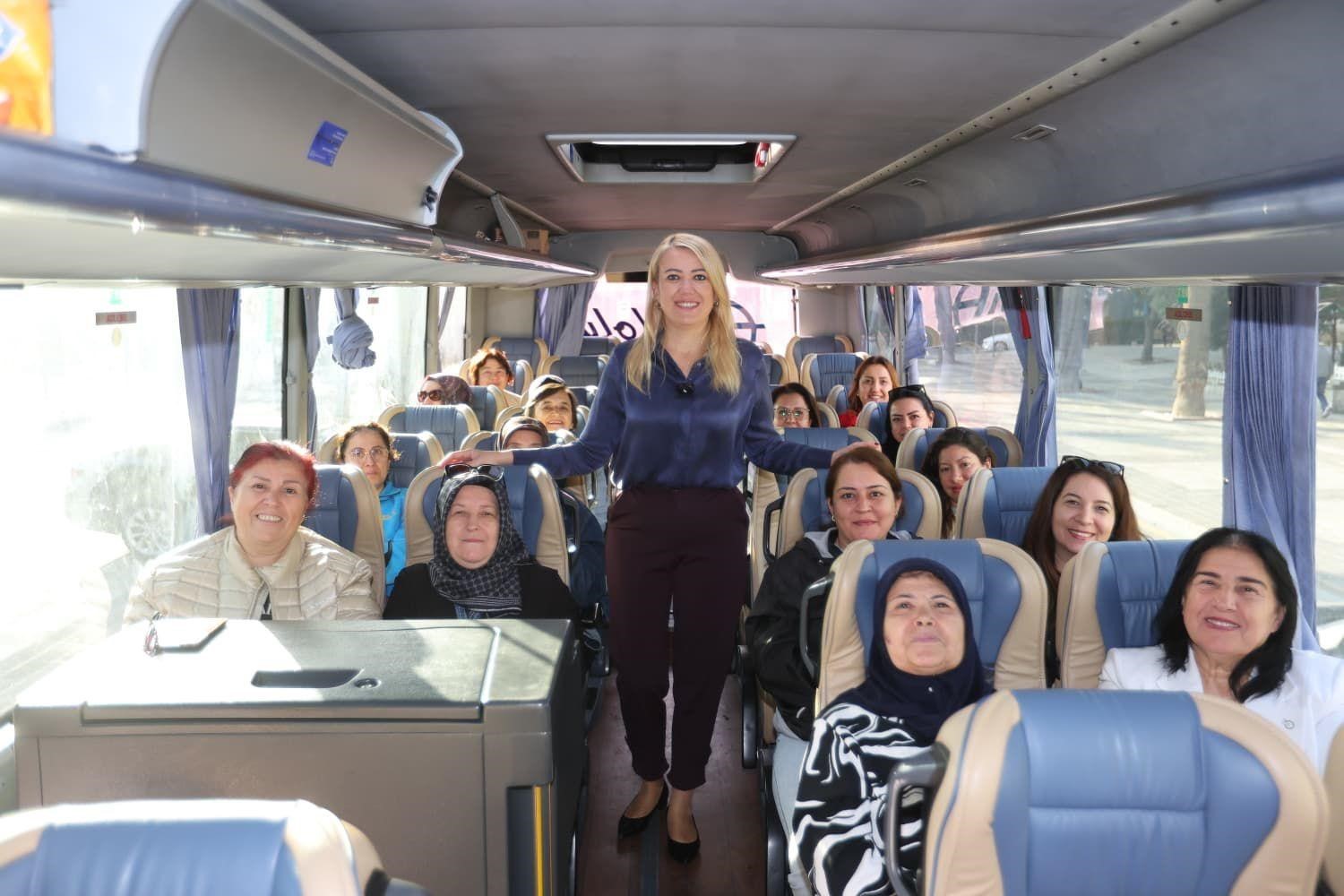 Merkezefendili kadınlar Pamukkale ve Kaklık Mağarasını geziyor