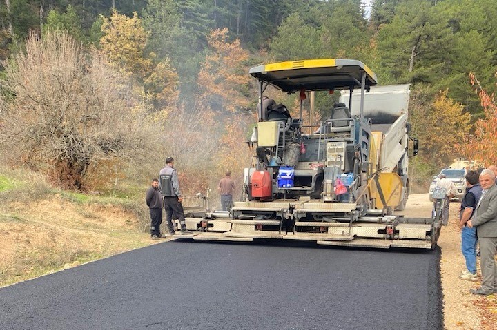 Hisarcık Kaymakamı Atam; "Köy yolları vatandaşların günlük yaşamında büyük önem taşımaktadır"