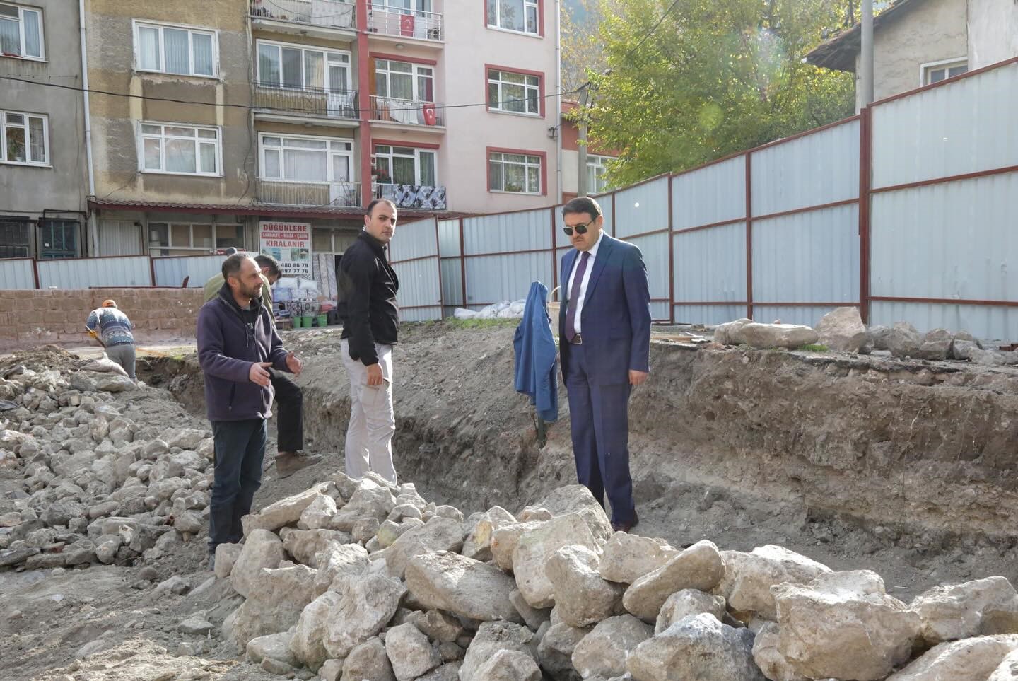 K&uuml;tahya Valisi Işın, Yakup &Ccedil;elebi İmaret K&uuml;lliyesi restorasyon alanında incelemelerde bulundu
