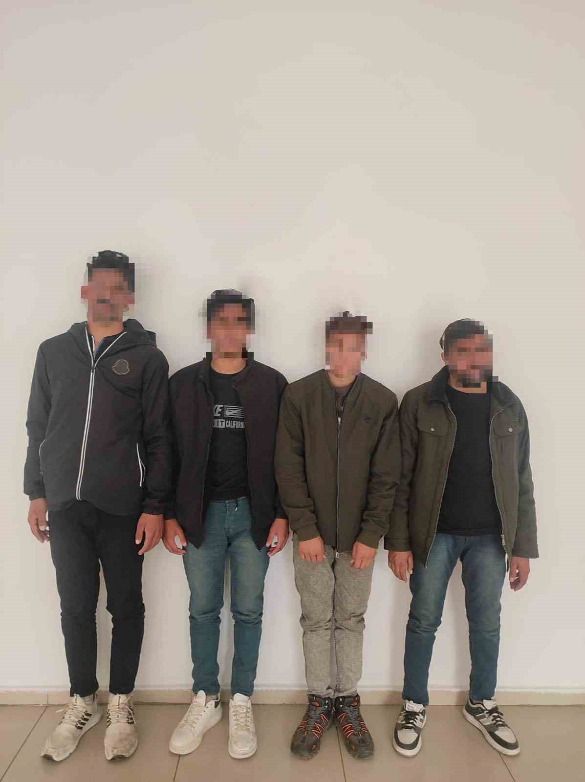 Siirt’te sahte pasaportlu 4 düzensiz göçmen yakalandı