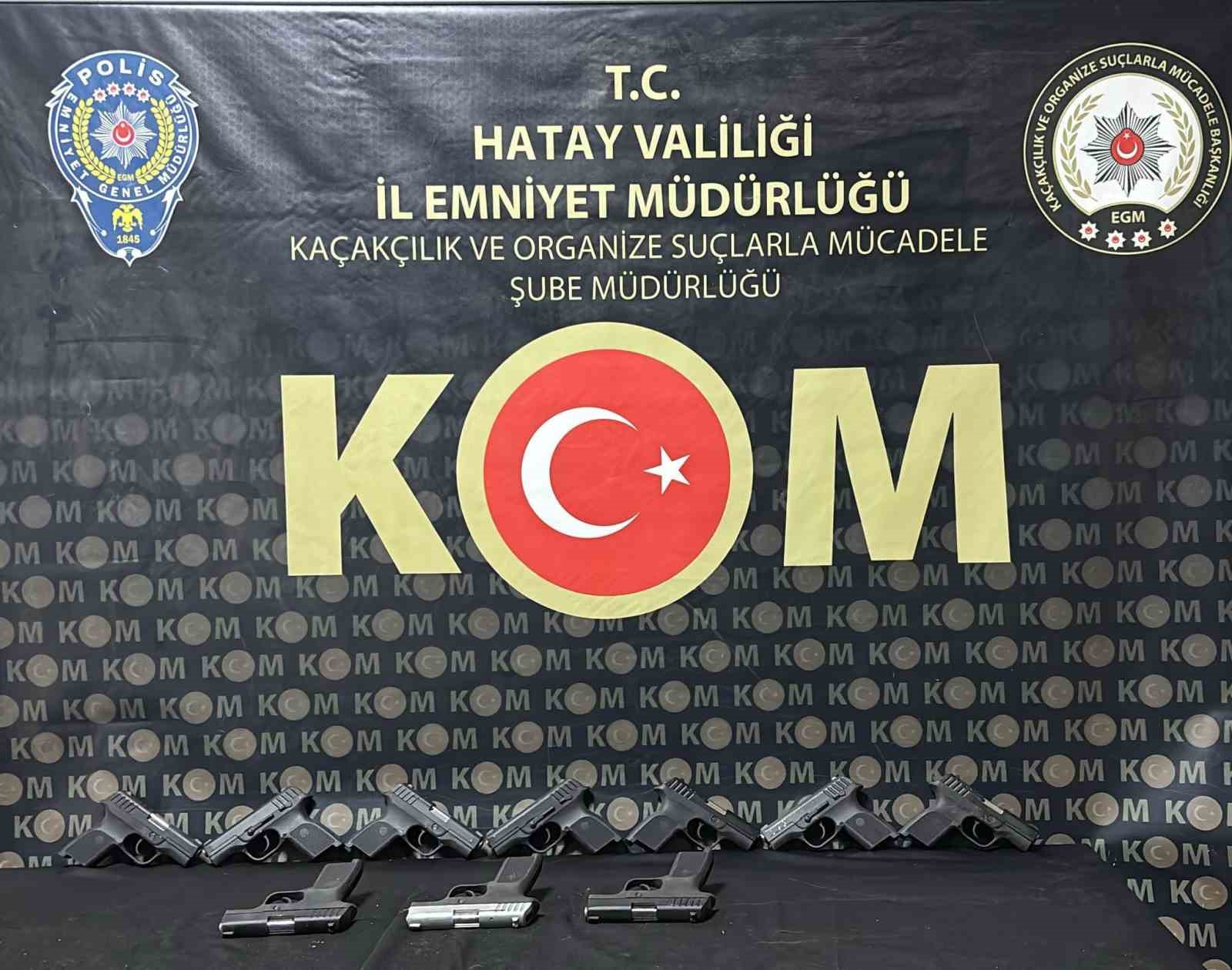 Çuvaldan 10 ruhsatsız tabanca çıktı