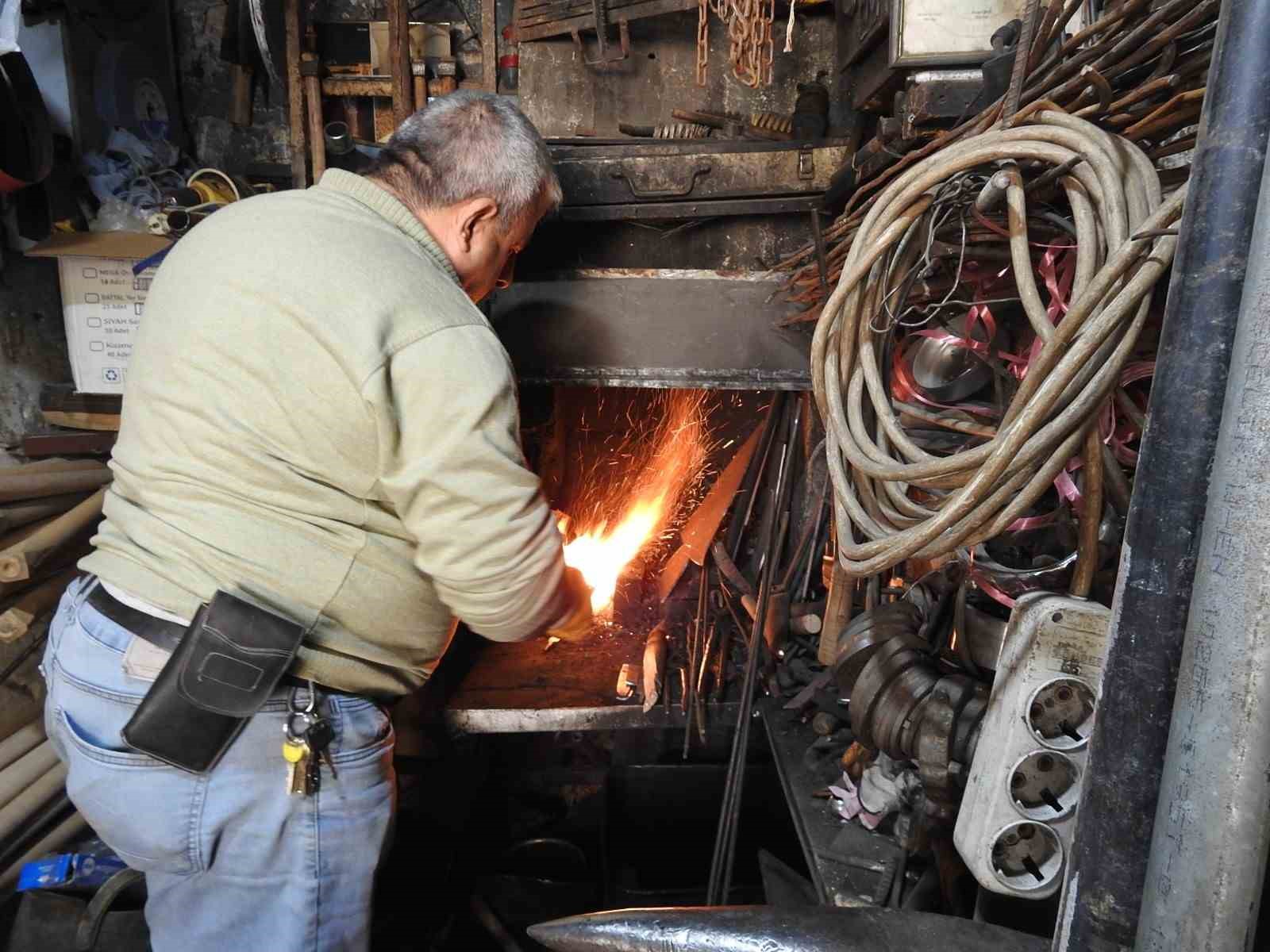 28 yıllık demirci ustasının meslek sevdası