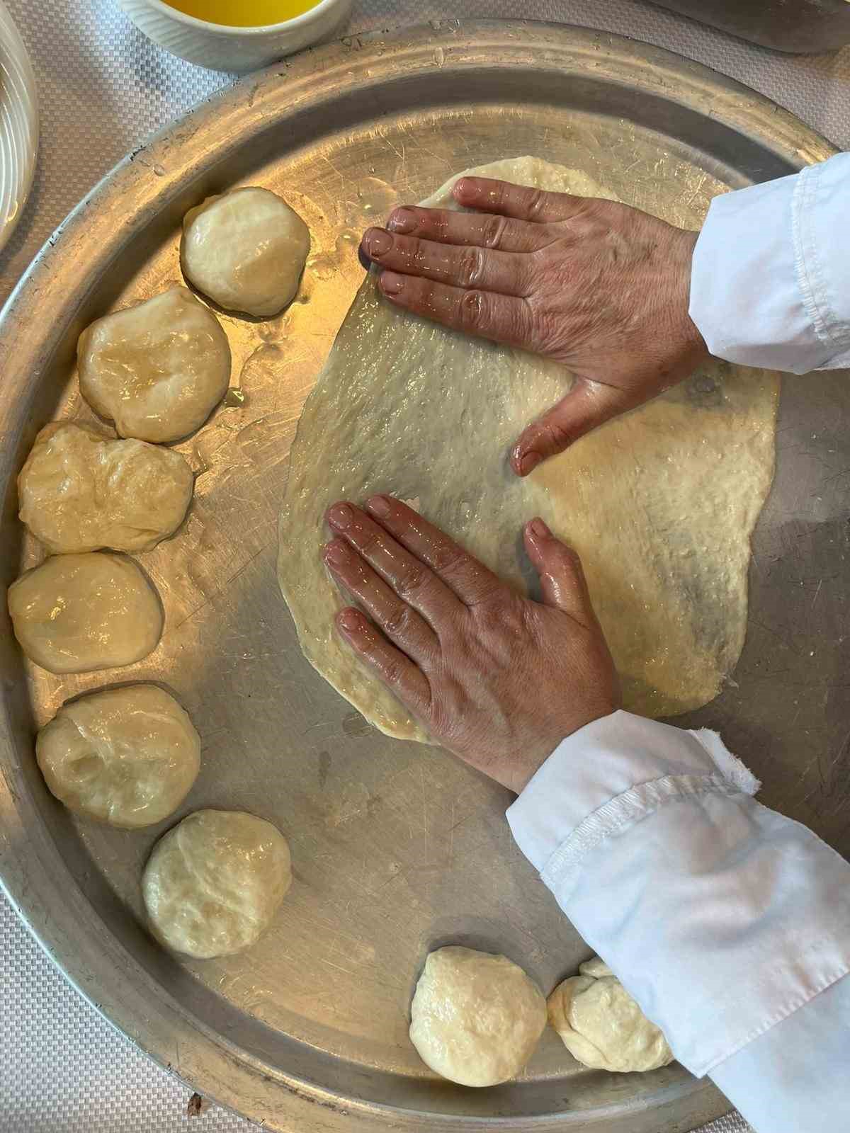 Avrupa Birliği&rsquo;nden tescilli kaytaz b&ouml;reği el maharetiyle lezzet buluyor
