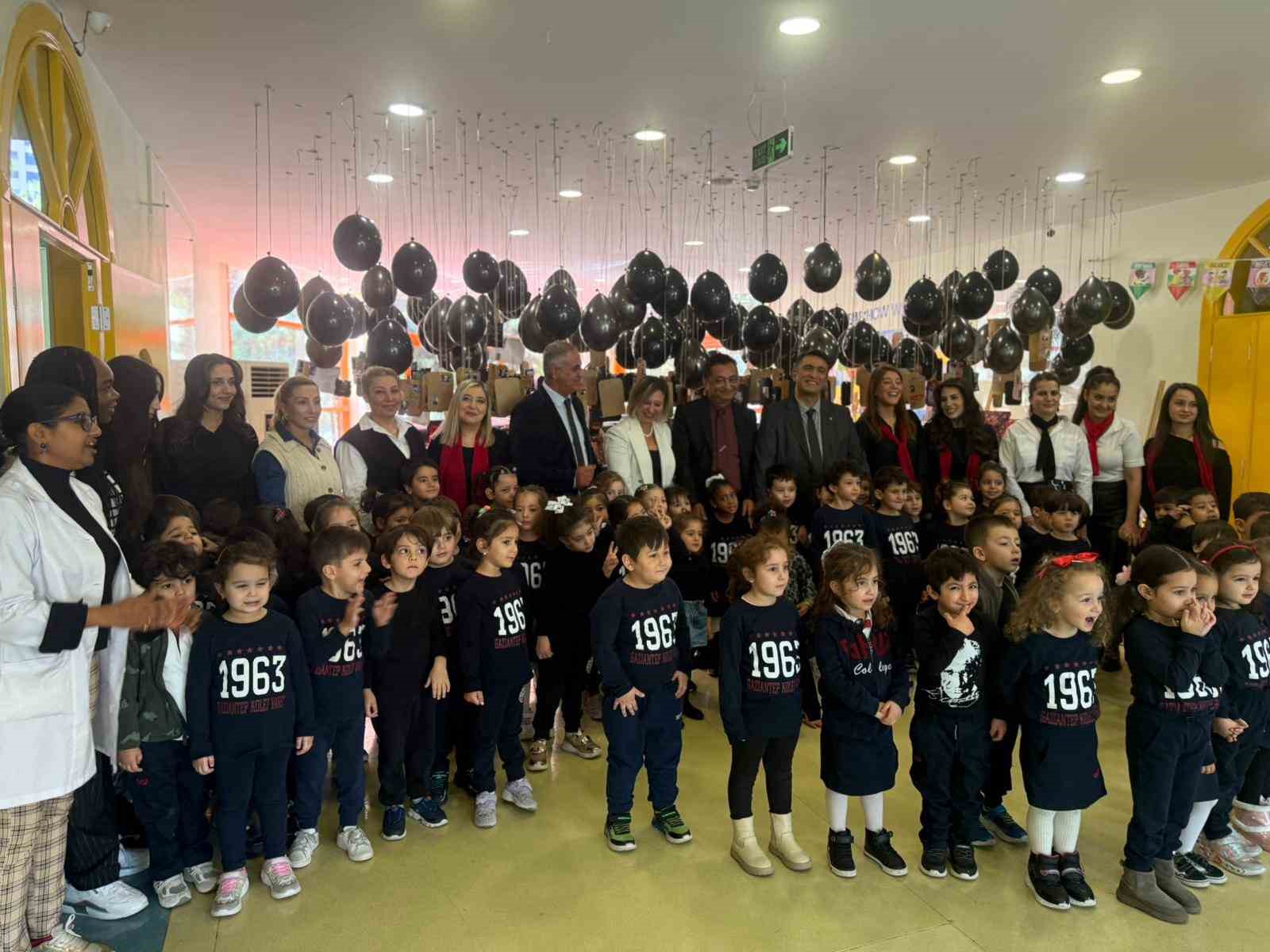 Gaziantep Kolej Vakfı Anaokulu’nda "Ata’m" sergisi büyük ilgi gördü