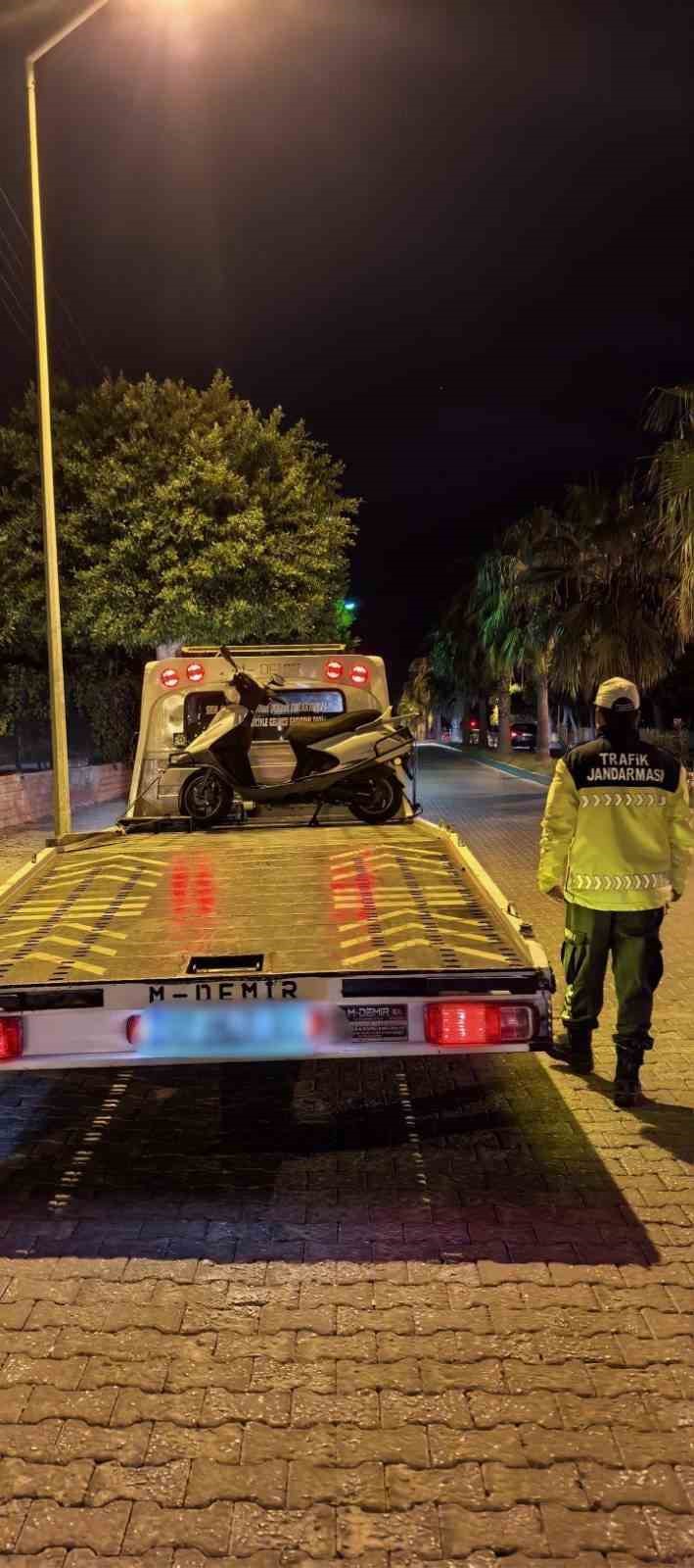 Jandarmadan şok motosiklet denetimi: 18 bin 525 motosiklet ve s&uuml;r&uuml;c&uuml; denetlendi
