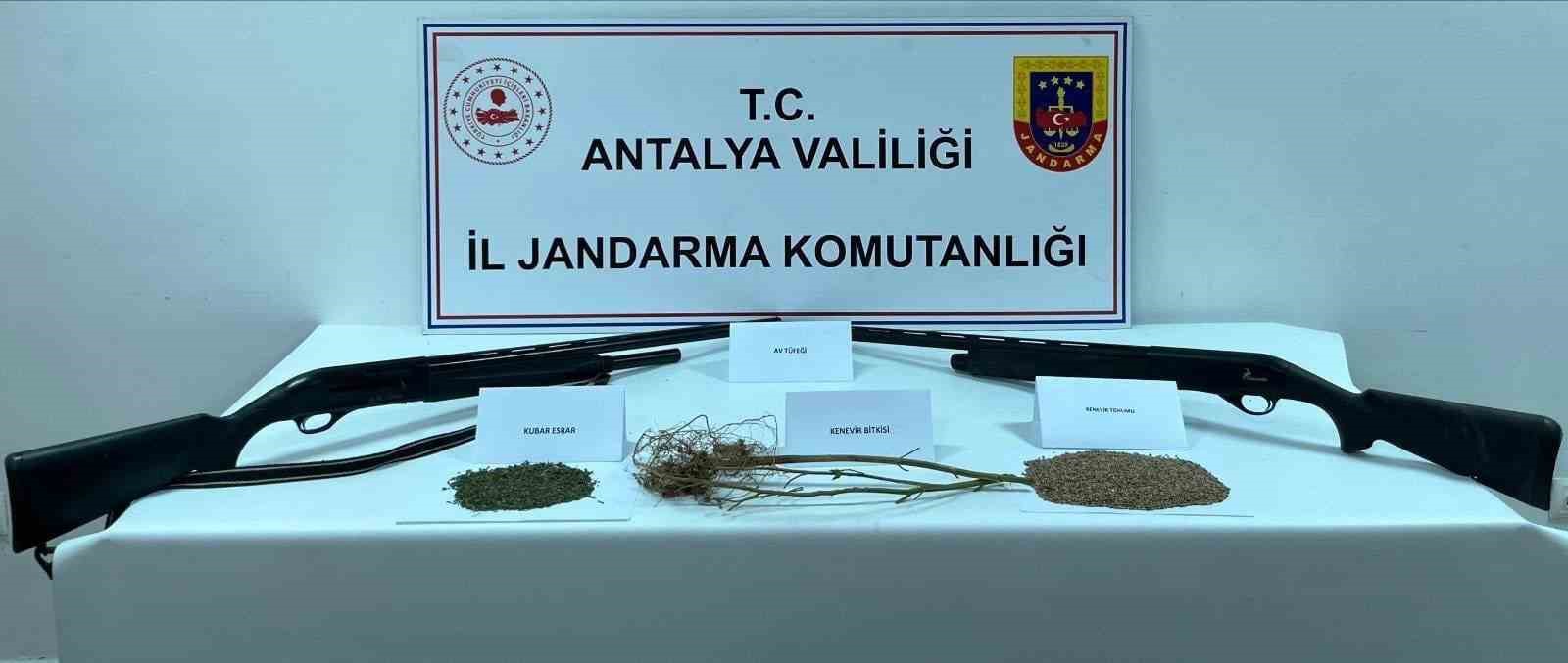 Antalya’da 1 kilo 350 gram kokain ele geçirildi