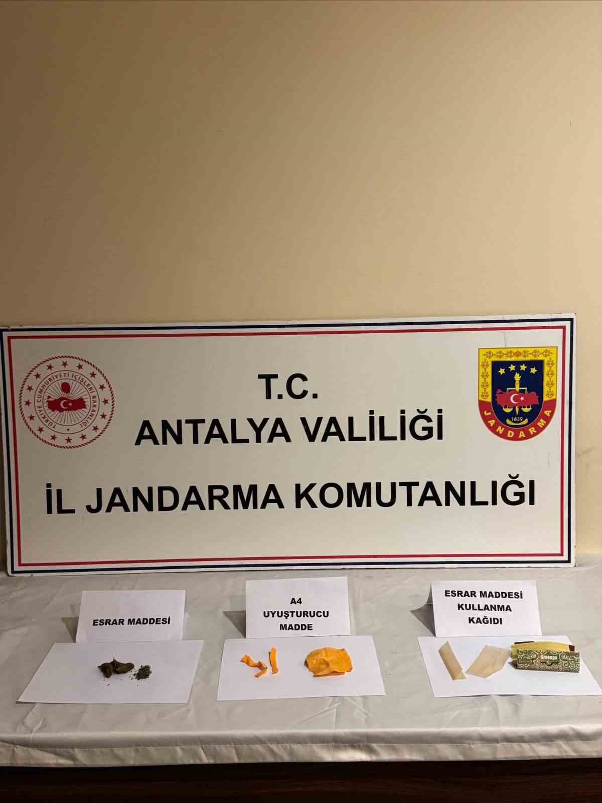 Antalya’da 1 kilo 350 gram kokain ele geçirildi