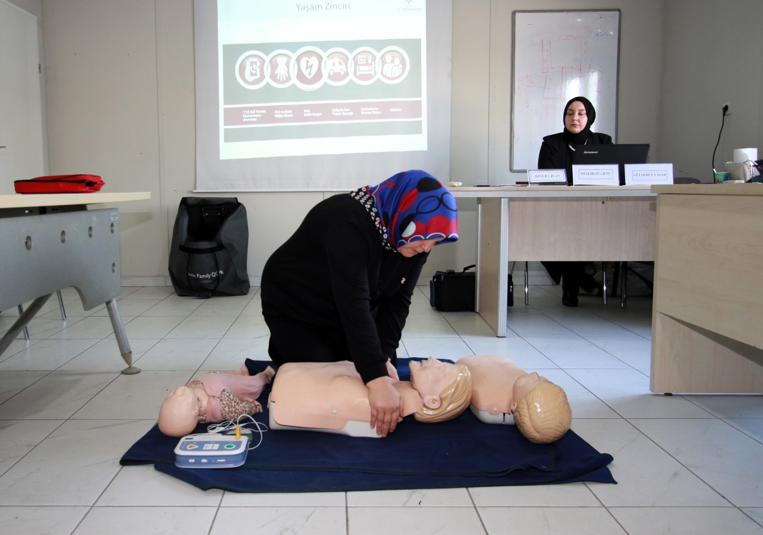 Yol ve bakım personeline ilk yardım eğitimi
