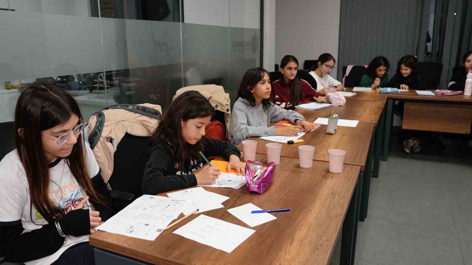 Başiskele’deki Türkiye Yüzyılı Gençlik Merkezi eğitim yuvası oldu