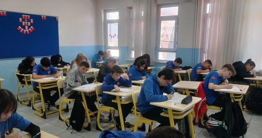 Menteşe İl&ccedil;e Mill&icirc; Eğitim M&uuml;d&uuml;r&uuml; K&ouml;m&uuml;rc&uuml;, ortak sınav uygulama s&uuml;re&ccedil;lerini inceledi
