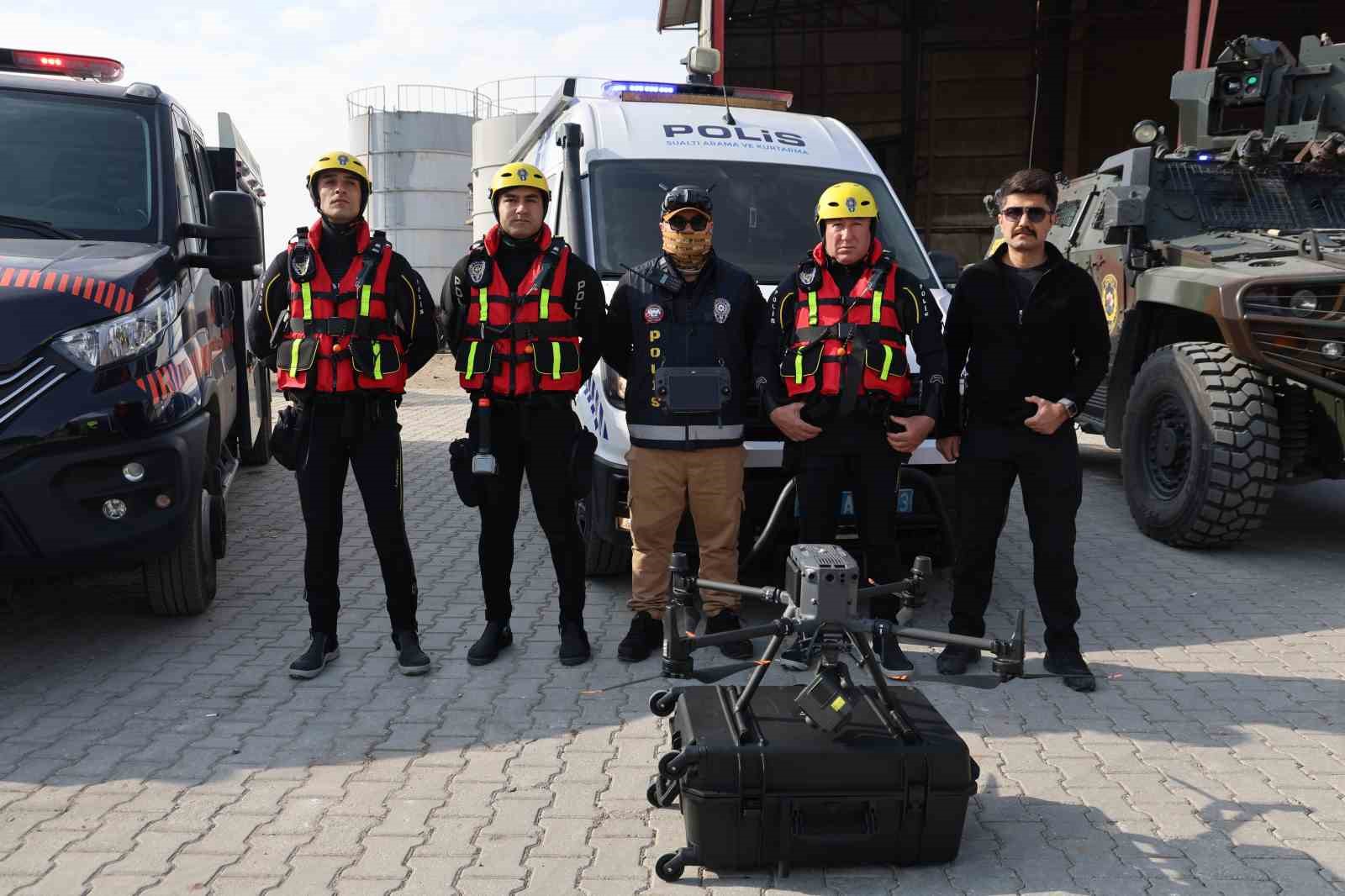 Kaybolan otizmli &ccedil;ocuk 35 kilometrelik alanda aranıyor
