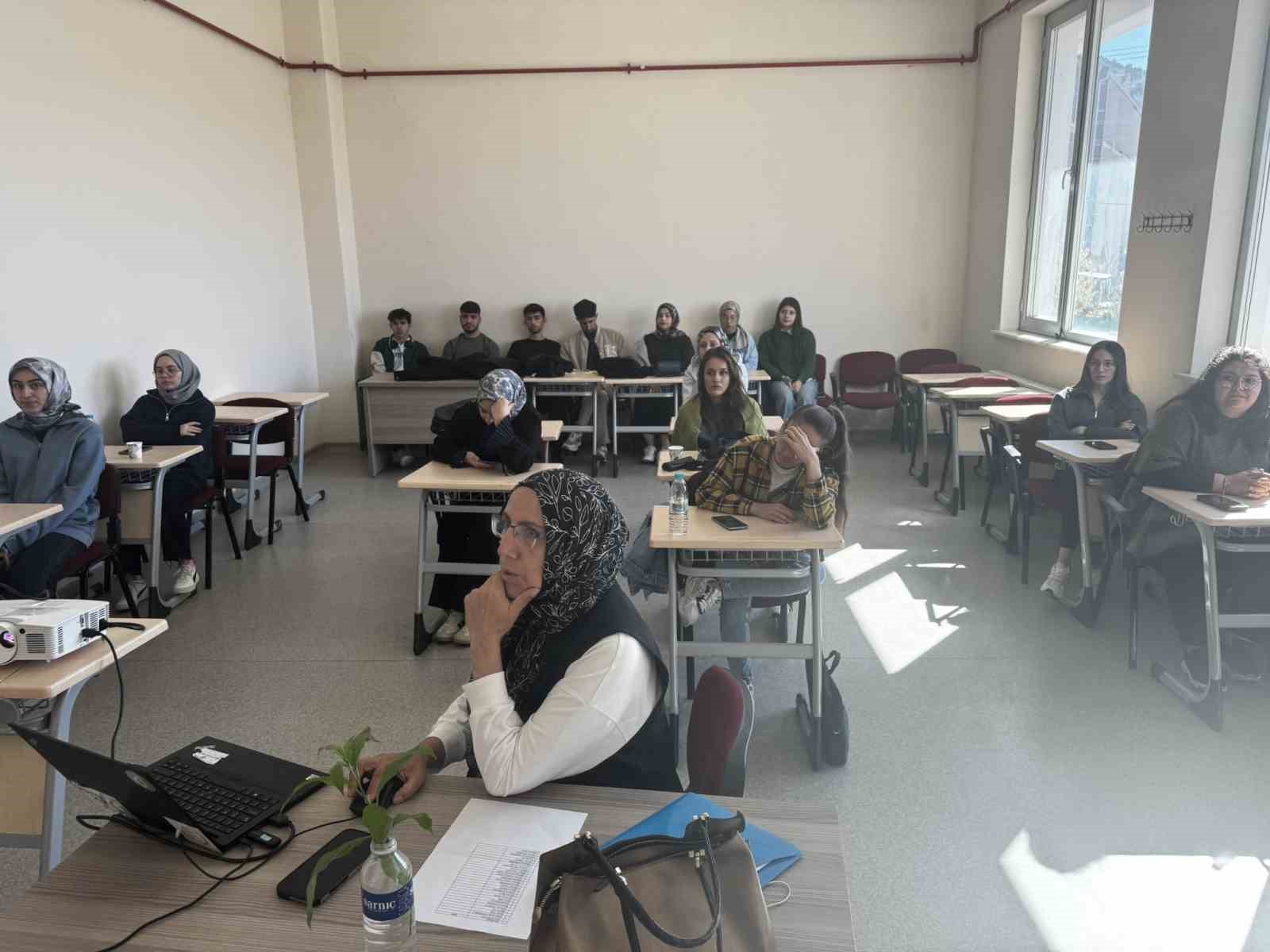 Bozkır İlçe Gençlik Merkezi öğrencilerin gelişimine katkı sağlıyor