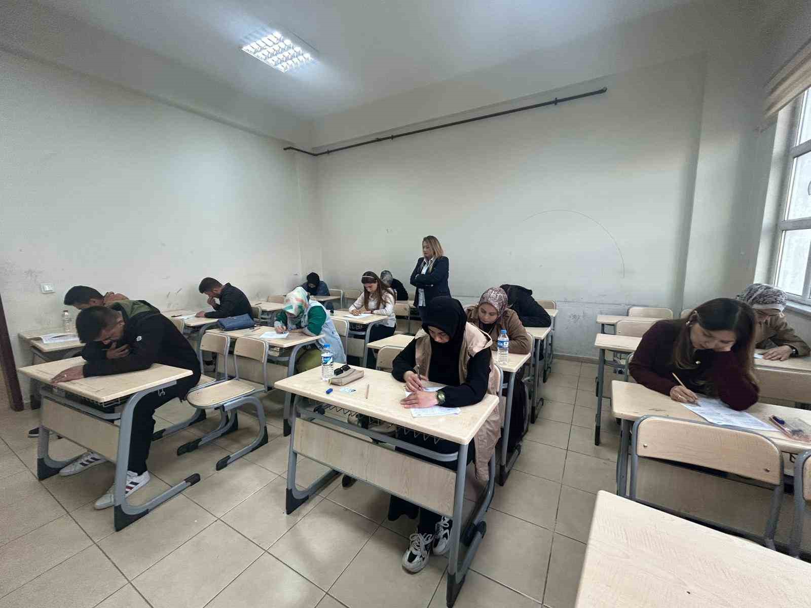 Vanlı öğrenciler ve yetişkinler kitap okuma yarışmasında buluştu