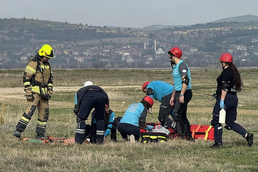 Uşak Üniversitesi Sivil Havacılık MYO, havalimanındaki kaza kırım ve yangın tatbikatına katıldı