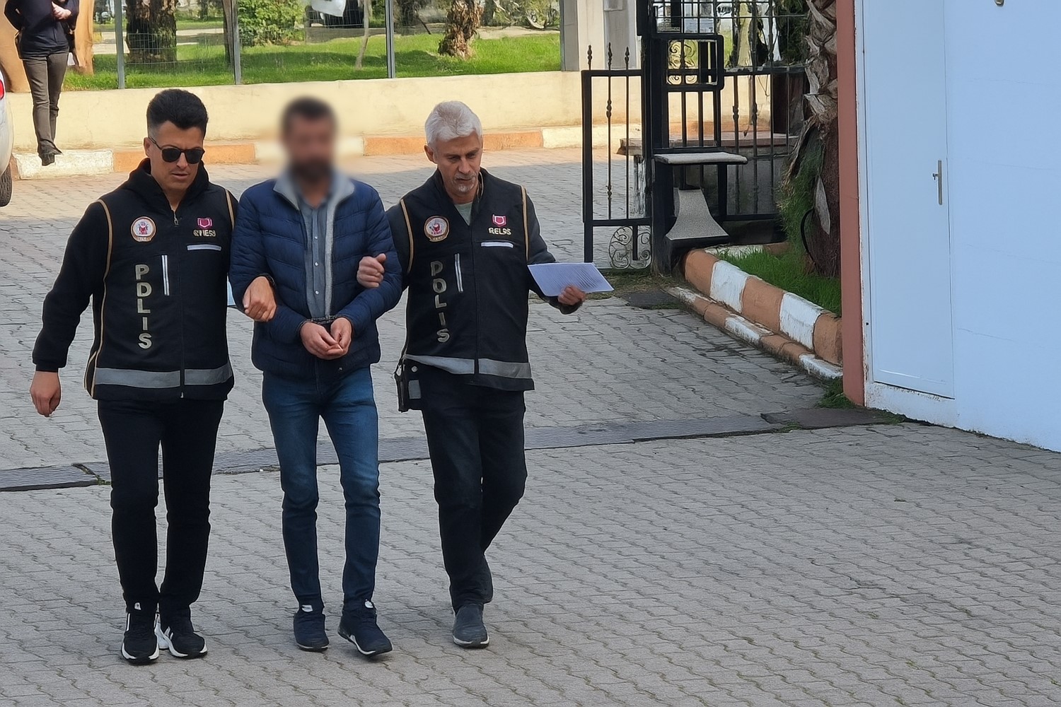 Market önünde işletmeciyi bıçaklayan zanlı kısa sürede yakalanıp tutuklandı