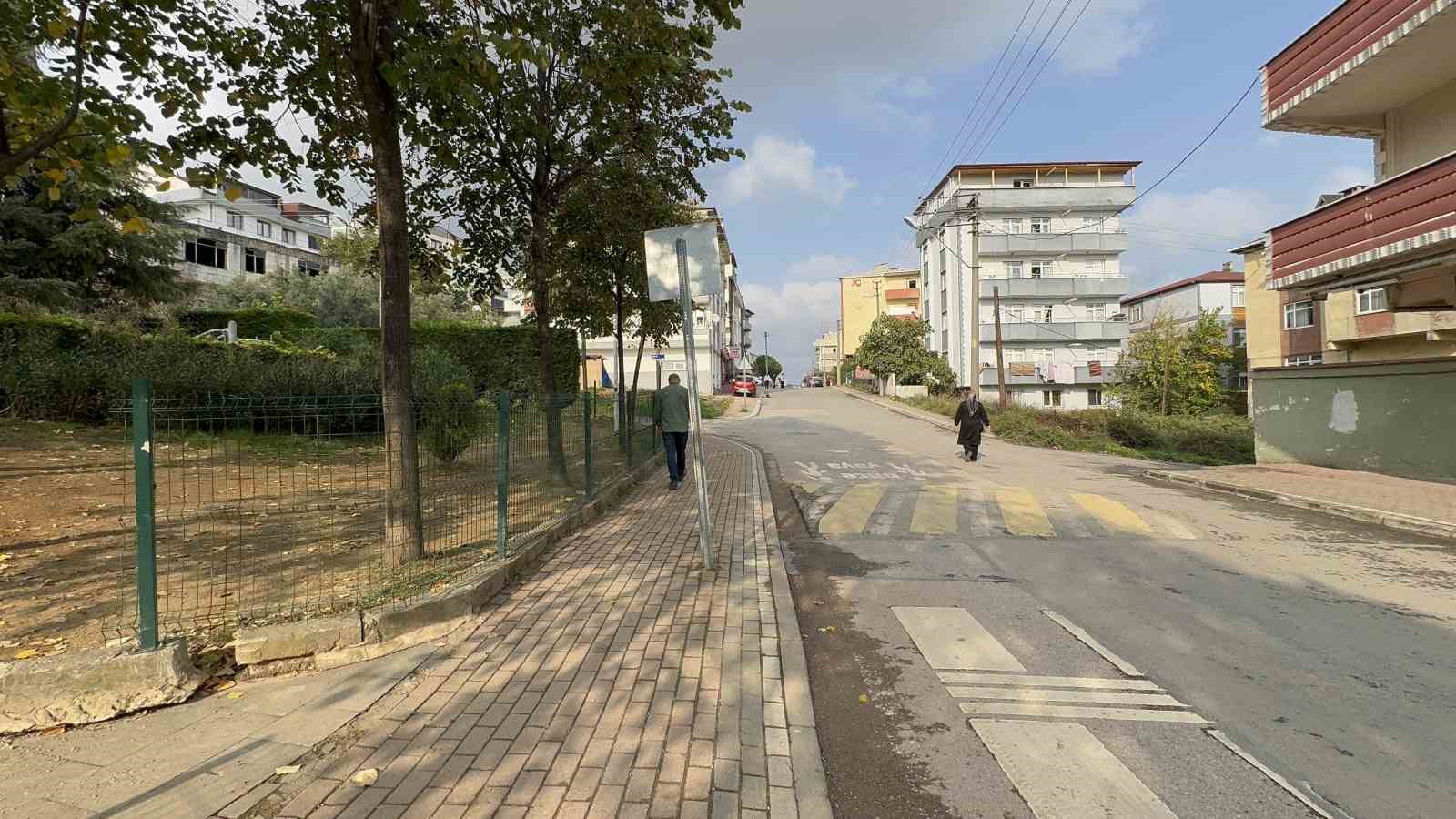 Çöp kamyonunun çarptığı belediye işçisi hayatını kaybetti