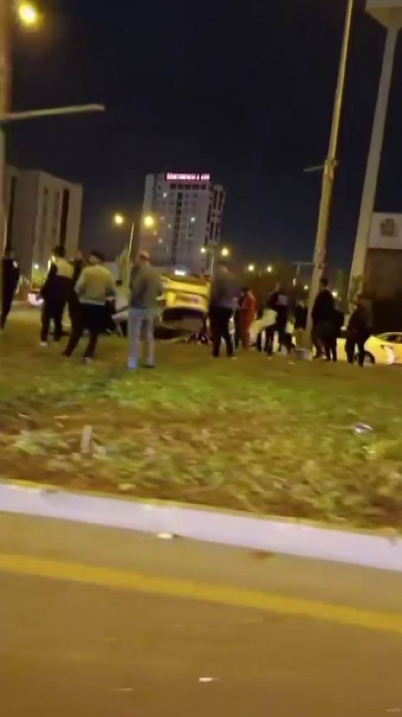 Diyarbakır’da araç refüje uçtu: 1 yaralı
