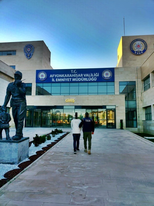 FETÖ operasyonunda biri kamu görevlisi 2 kişi yakalandı