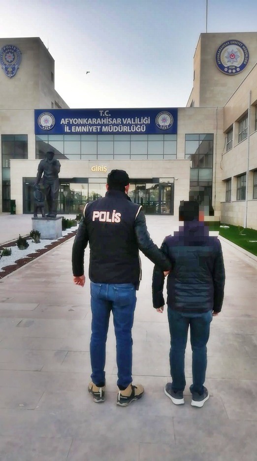 FETÖ operasyonunda biri kamu görevlisi 2 kişi yakalandı