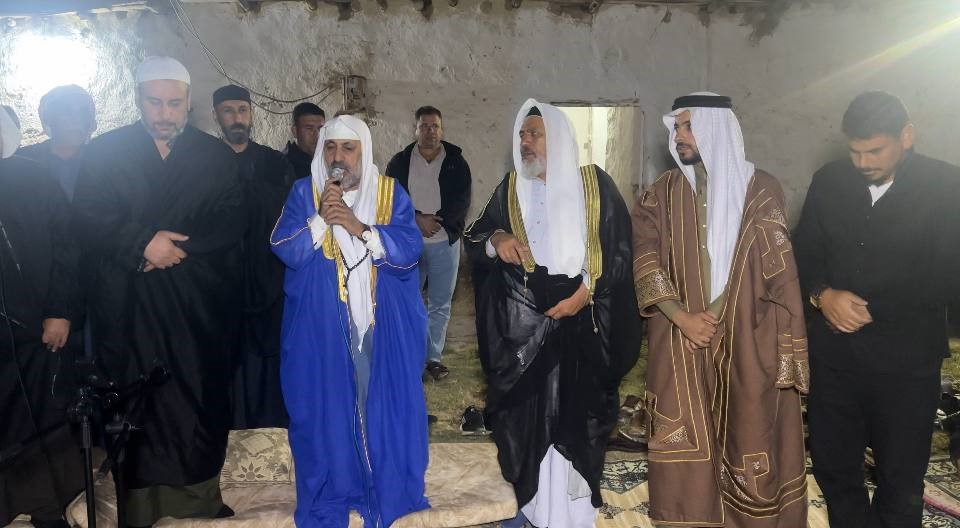 Herkes kendi kendine yanan ev için seferber oldu