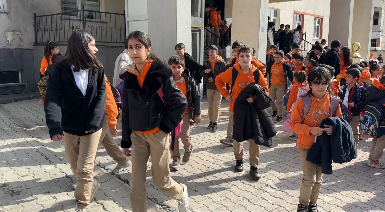 Y&uuml;ksekova&rsquo;da 30 bin &ouml;ğrenci i&ccedil;in 9 g&uuml;nl&uuml;k "ara maraton" başladı
