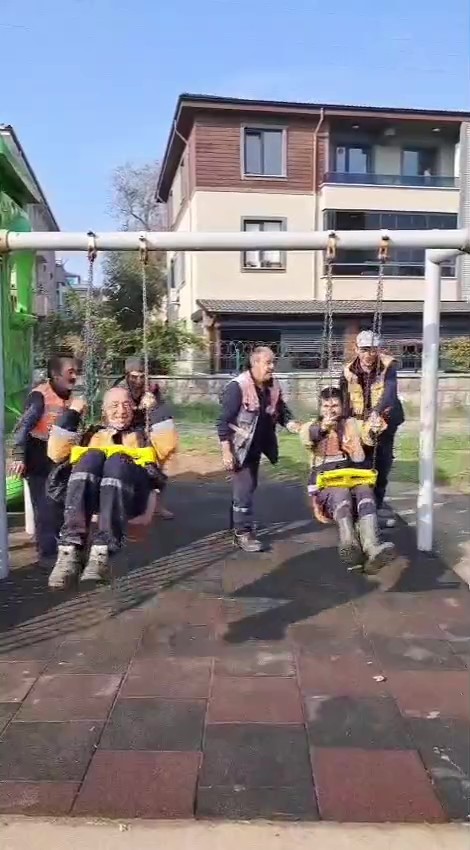 Yoğun &ccedil;alışma temposuna salıncak molası verdiler
