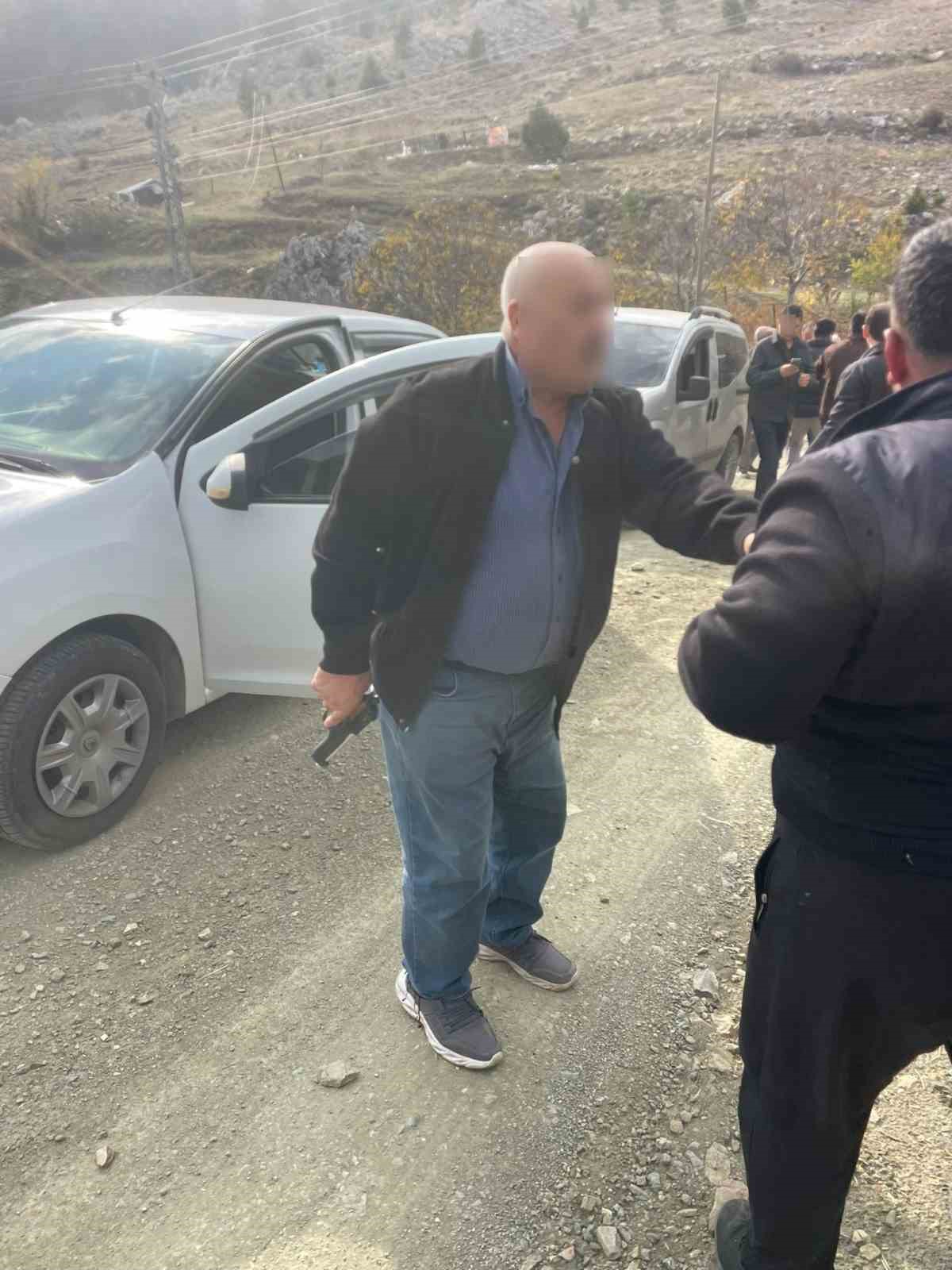 Alanya’da silahlı ve bıçaklı kavga kanlı bitti: 2 yaralı