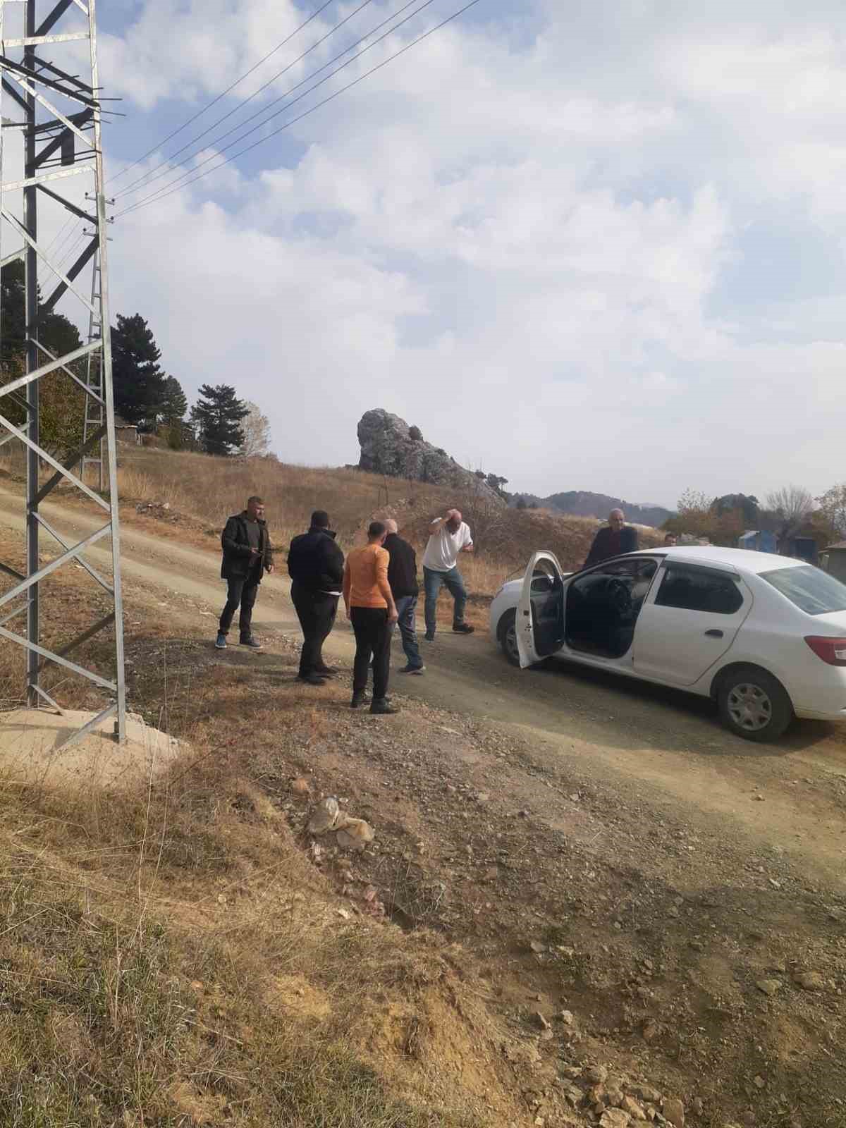 Alanya&rsquo;da silahlı ve bı&ccedil;aklı kavga kanlı bitti: 2 yaralı
