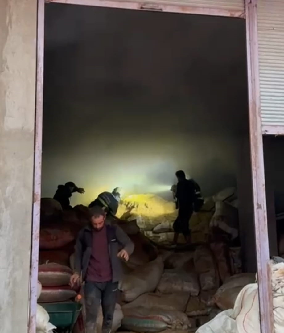 Batman’da saman ve arpa deposunda yangın