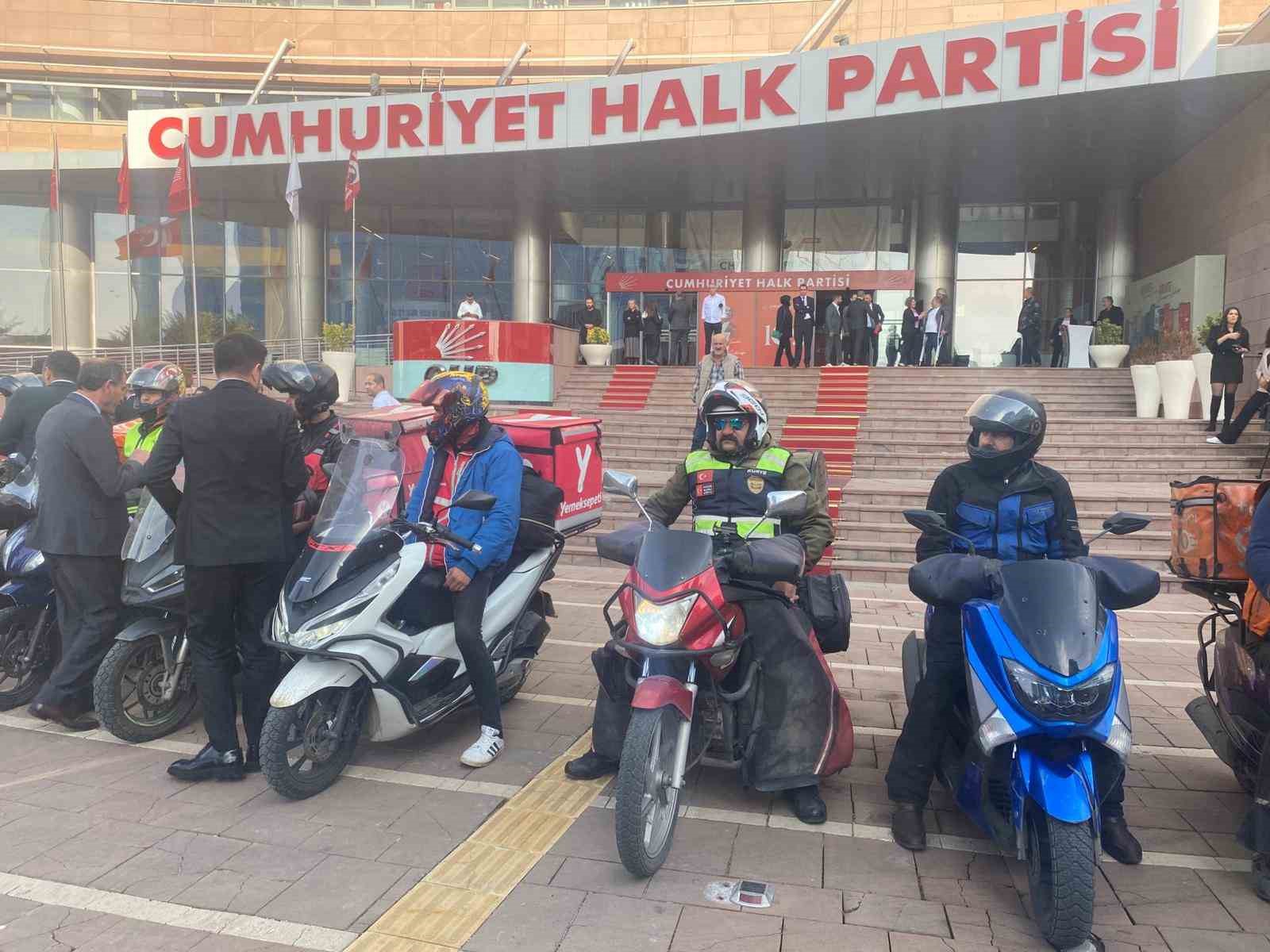 &Ouml;zg&uuml;r &Ouml;zel: "Motokuryelere karşı anlayışlı olmak lazım, empati kurmak lazım"
