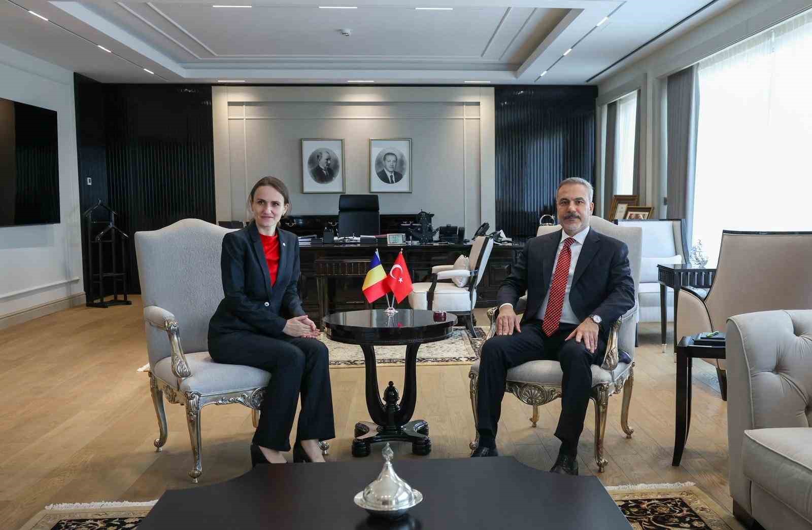 Bakan Fidan, Roman mevkidaşı ile g&ouml;r&uuml;şt&uuml;
