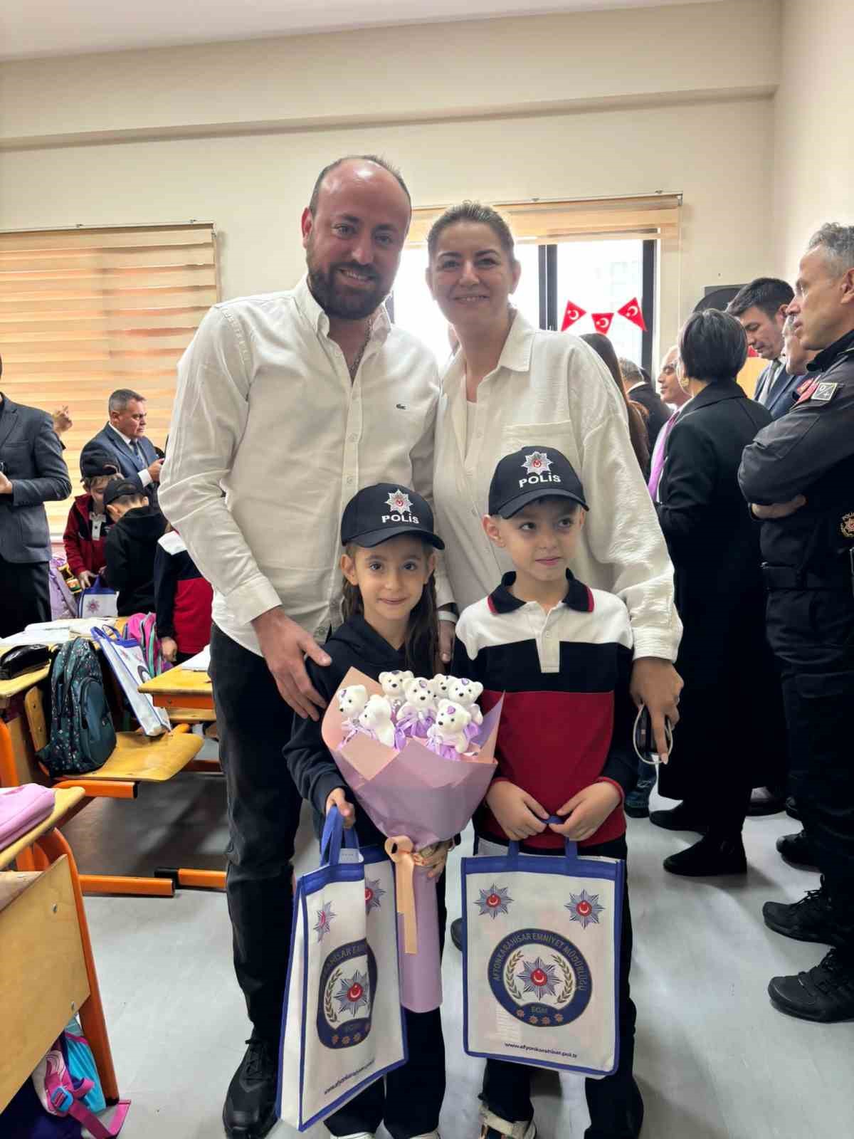 Minik kızın başkanlık vaadi protokol &uuml;yelerini harekete ge&ccedil;irdi
