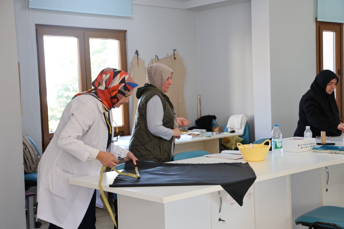 KAR-MEK&rsquo;te &uuml;retken eller iş başında
