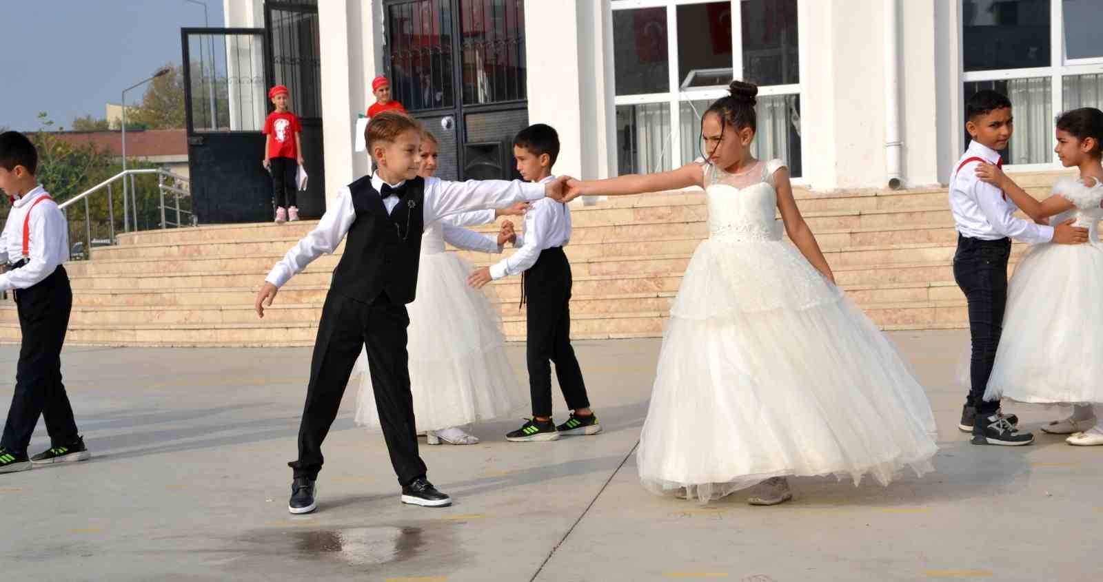 ‘Son Balo’ gösterisi ile 10 Kasım’a özel anma