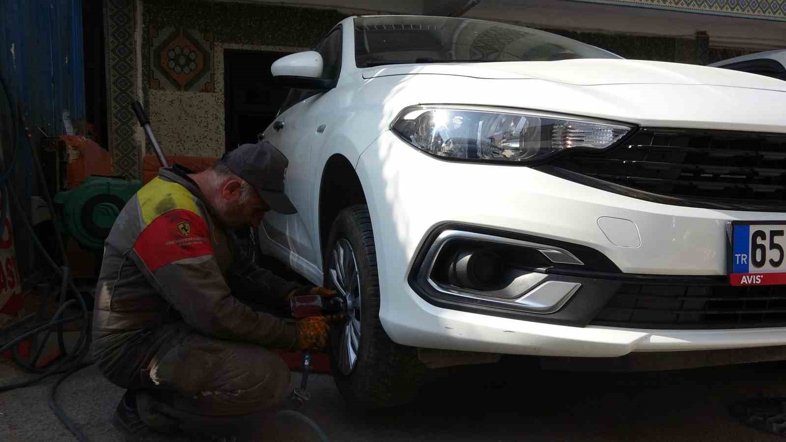 Kış lastiği zorunluluğu öncesi lastikçilerde yoğunluk