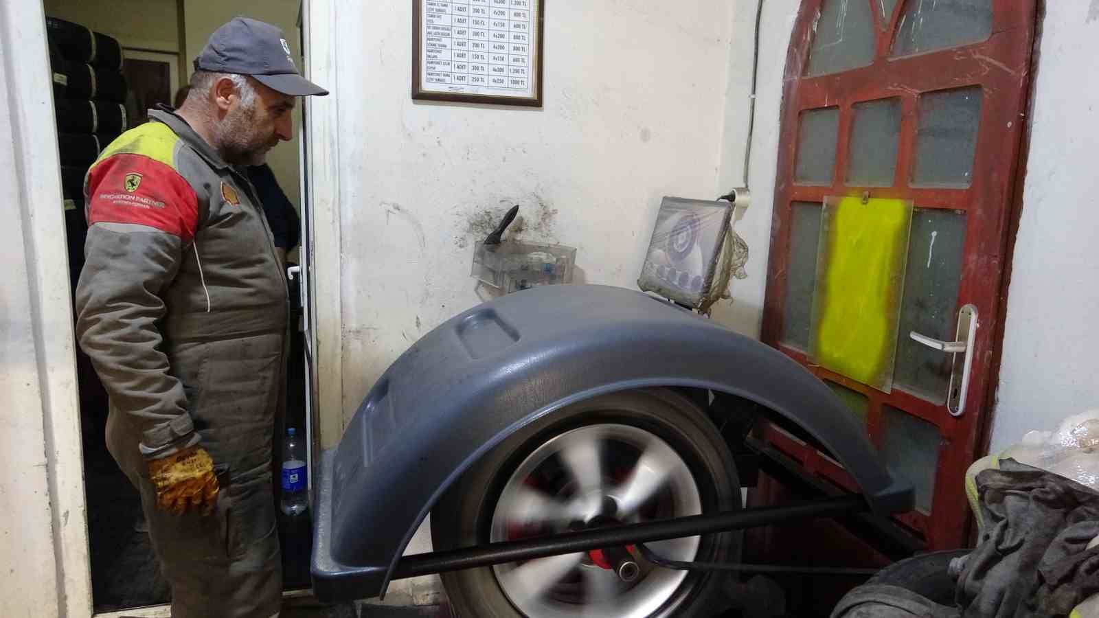 Kış lastiği zorunluluğu &ouml;ncesi lastik&ccedil;ilerde yoğunluk
