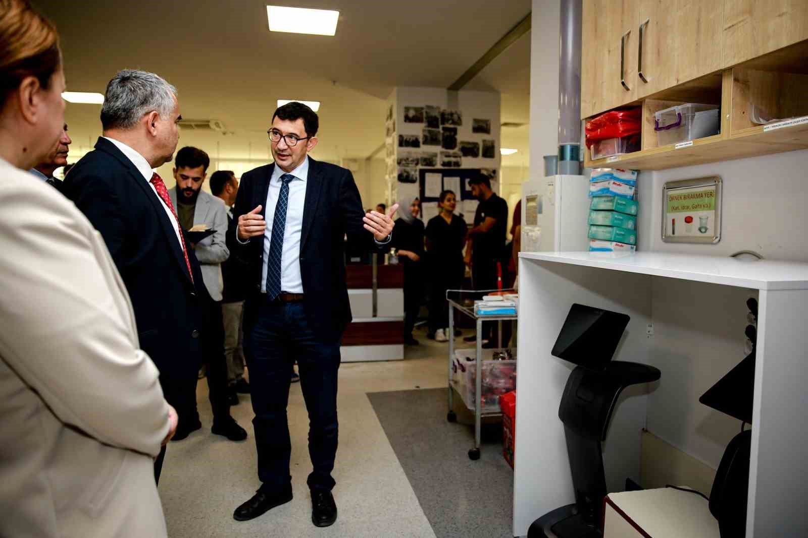 Acil kliniğinde robot destekli sistem d&ouml;nemi
