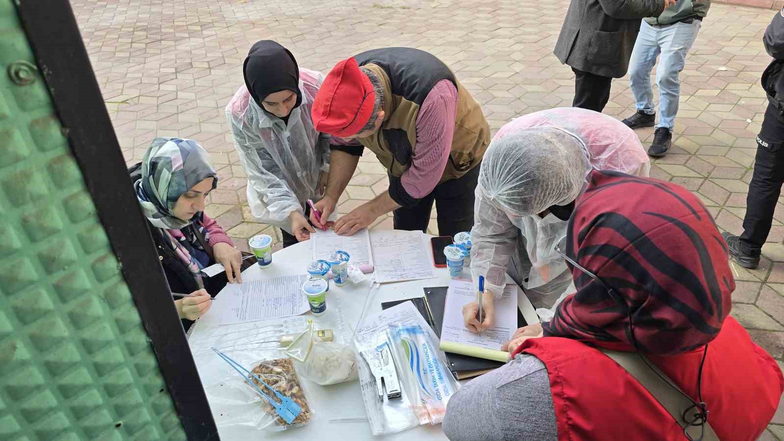 Karabük’te yardım etkinliğinde satılan dönerden 28 öğrenci zehirlendi