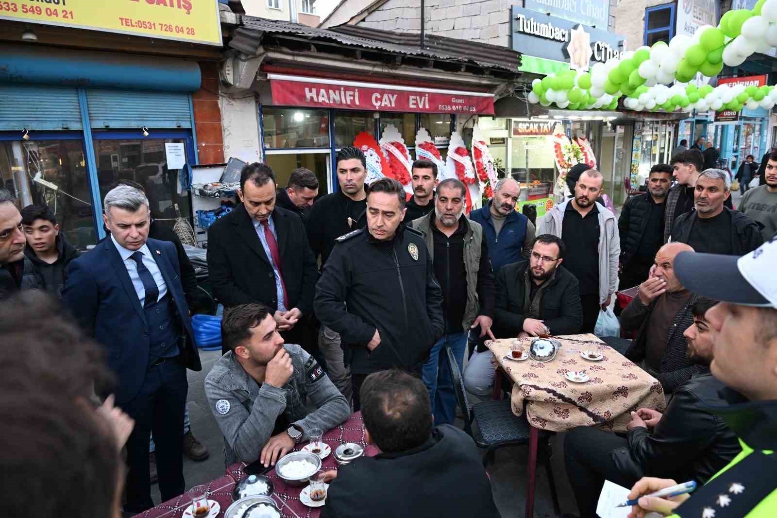 Ağrı Emniyet M&uuml;d&uuml;r&uuml; &Ouml;nder, kent merkezinde g&uuml;venlik tedbirlerini denetledi
