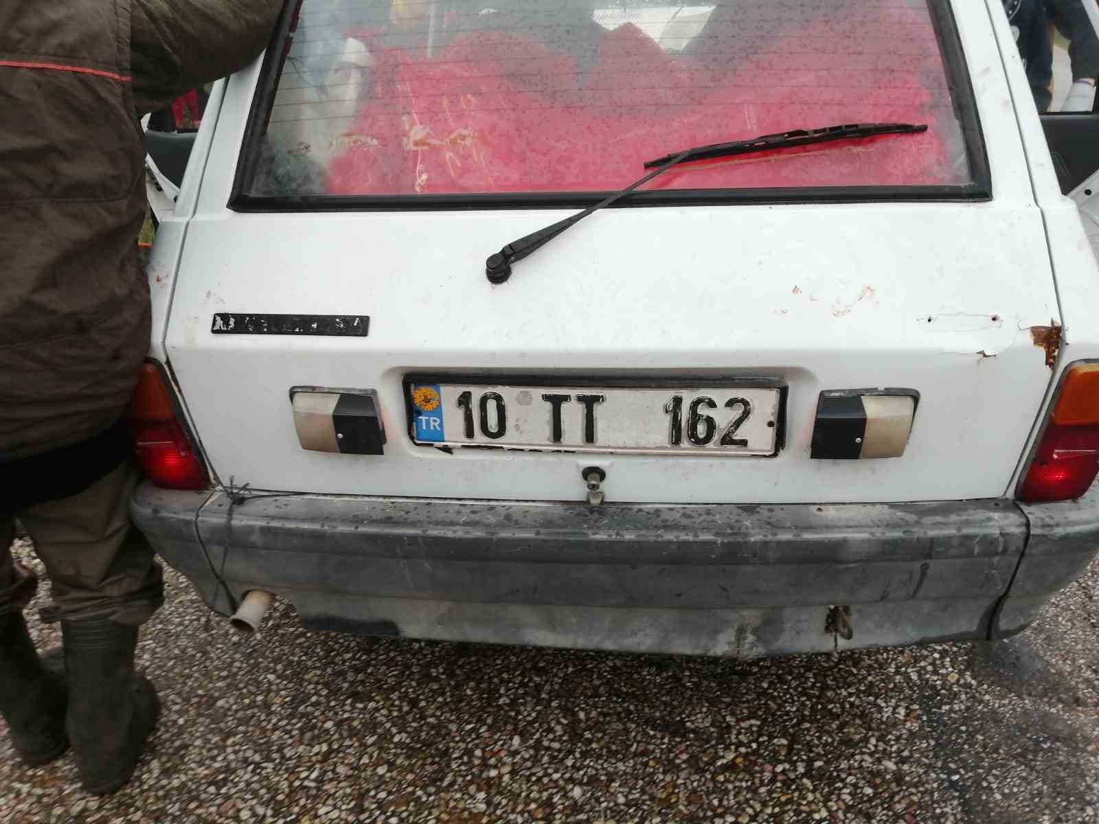 G&ouml;nen&rsquo;de trafik kazasında sıkışan s&uuml;r&uuml;c&uuml; itfaiye ekiplerince kurtarıldı
