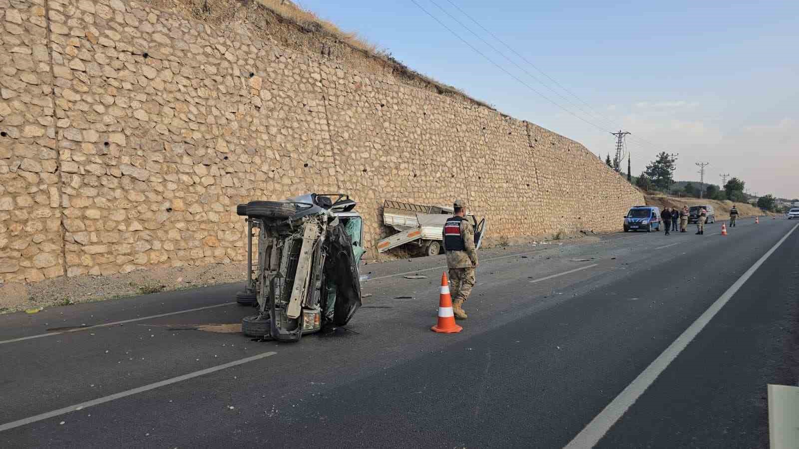 Kamyonet hafif ticari araca arkadan çarptı: 4 kişi yaralandı