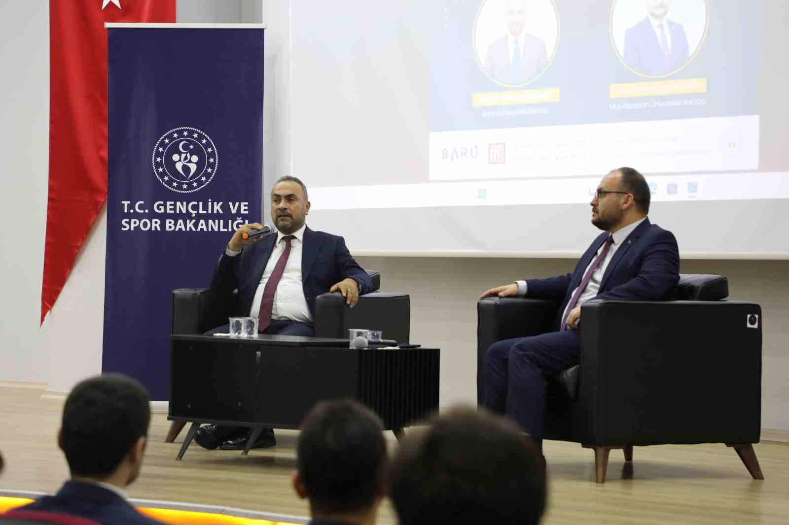 Rektör Akkaya ile Rektör Alican "Gençlerle Baş Başa" programında öğrencilerle bir araya geldi
