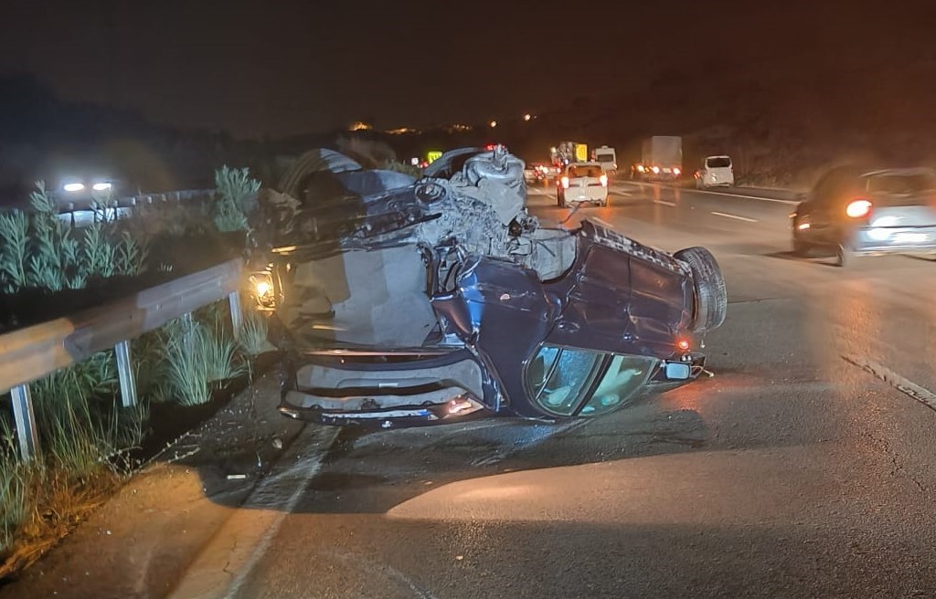 Otomobil bariyerlere çarptı: 1 ölü