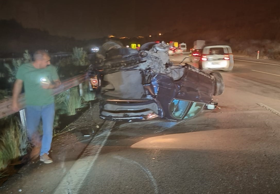 Otomobil bariyerlere çarptı: 1 ölü