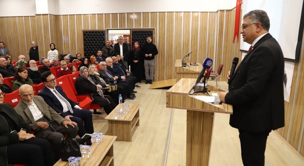 "Yaşayan İnsan Hazinesi" unvanına sahip çini sanatçısı Hamza Üstünkaya için DPÜ’de anma töreni düzenlendi